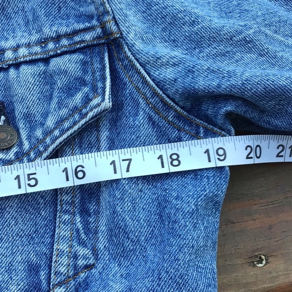Levi’s Jean Jacket - Picture 9 of 11